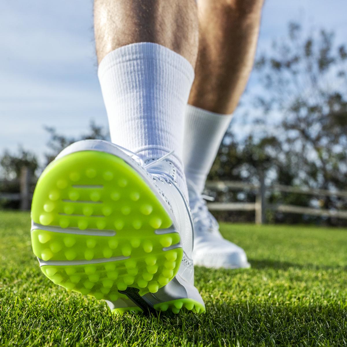 product/a/d/adidas_id4748_14_footwear_photography_heromrktng_view_3_white_bv.jpg