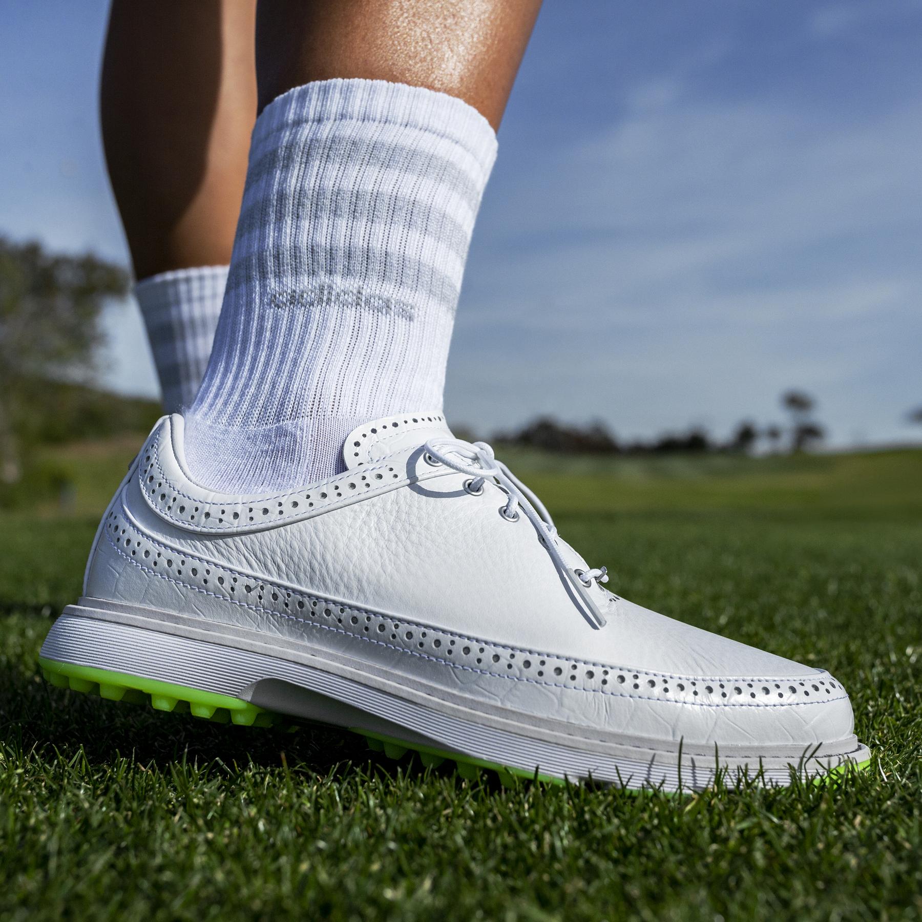 product/a/d/adidas_id4748_12_footwear_photography_heromrktng_view_1_white_bv.jpg